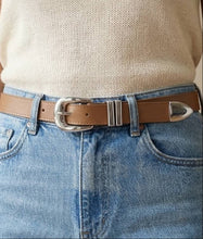 Wilson Sleek Belt - Tan/Silver