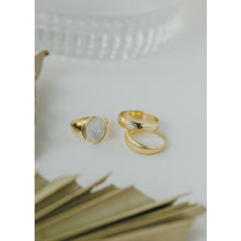 Jax Kelly Signet Ring - Mother Of Pearl