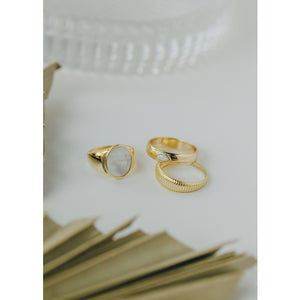 Jax Kelly Signet Ring - Mother Of Pearl