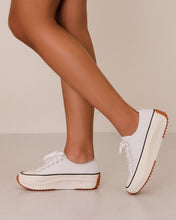 Walker Sneakers